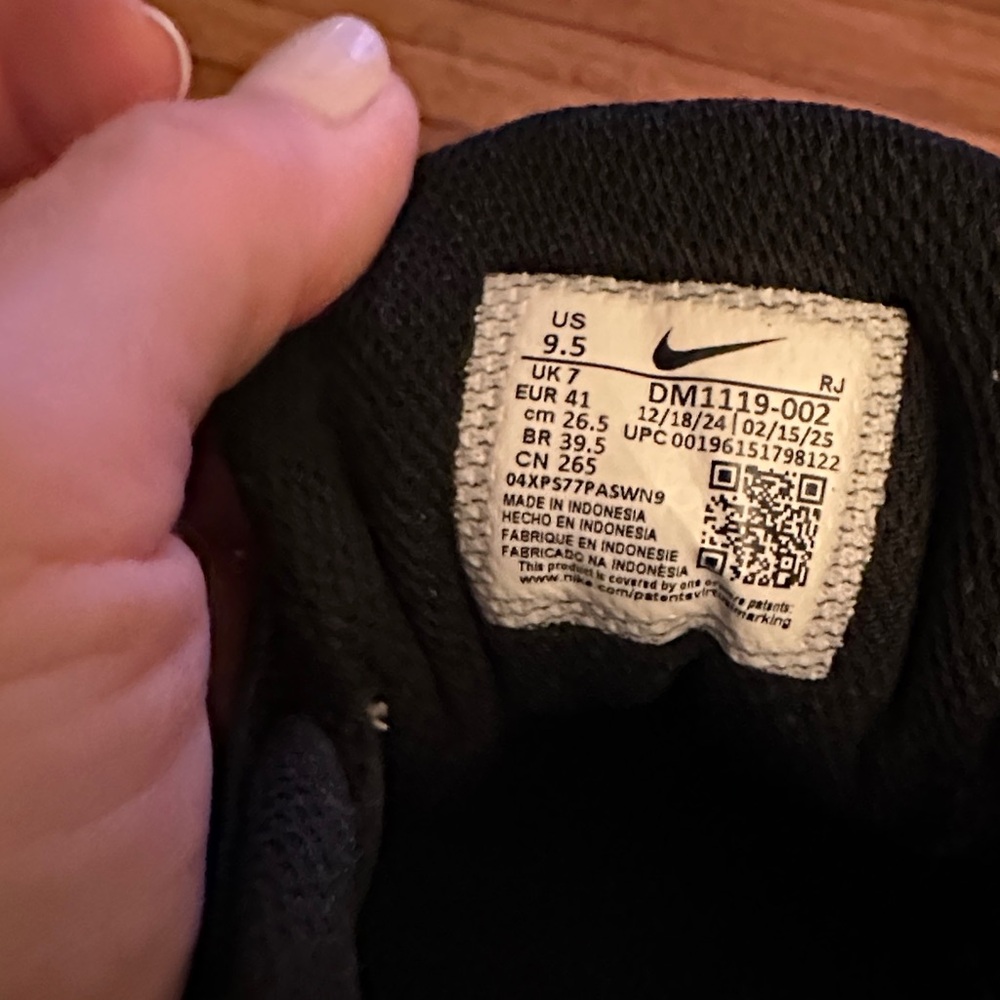 Nike Women's Black and Pink Athletic Sneakers - Picture 2 of 5